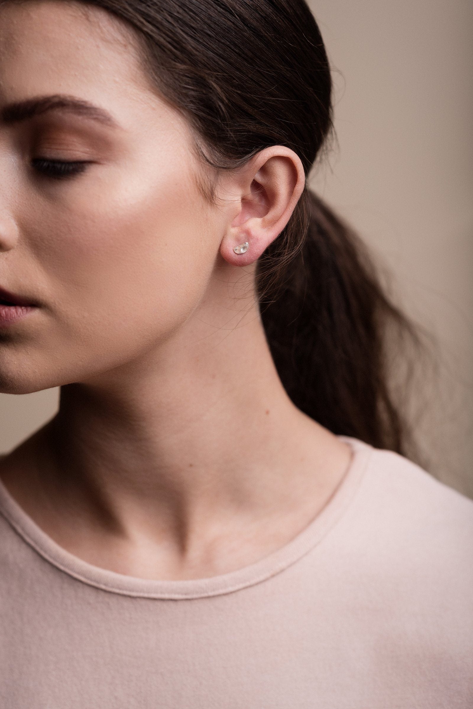 Hammered Crescent Stud Earrings (Silver) Earrings Fawn and Rose 